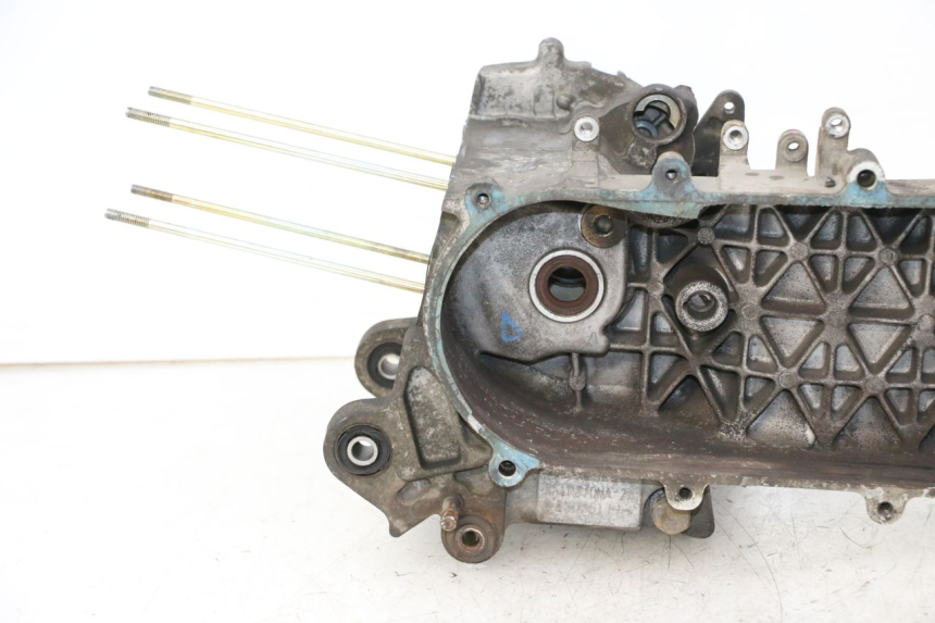 photo de ENGINE CRANKCASE SYM CROX 4T 50 (2016 - 2023) - Additional view of the item