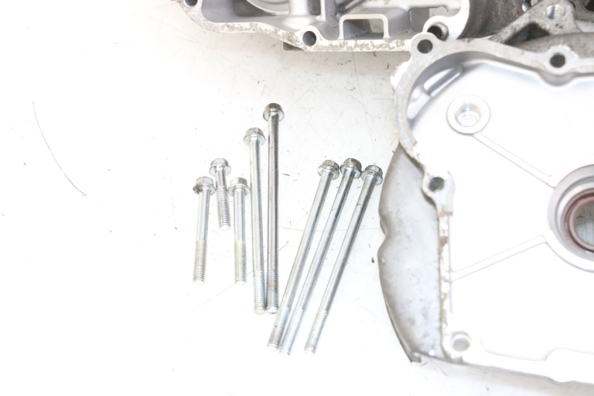 photo de ENGINE CRANKCASE DAELIM BESBI 125 (2007 - 2008) - Component zoom