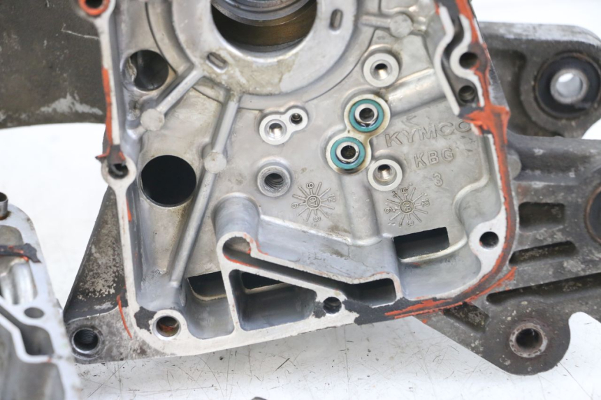 photo de ENGINE BOTTOM CASE KYMCO DINK 4T 50 (2007 - 2018) - Detailed visual inspection