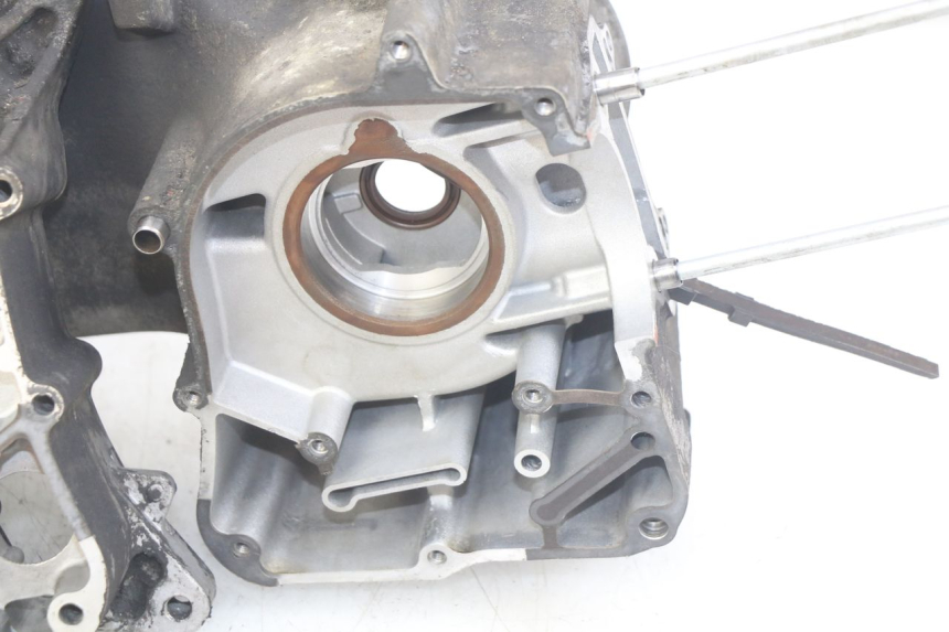 photo de ENGINE LOWER CASING KYMCO DINK STREET 125 (2009 - 2014) - High-resolution close-up