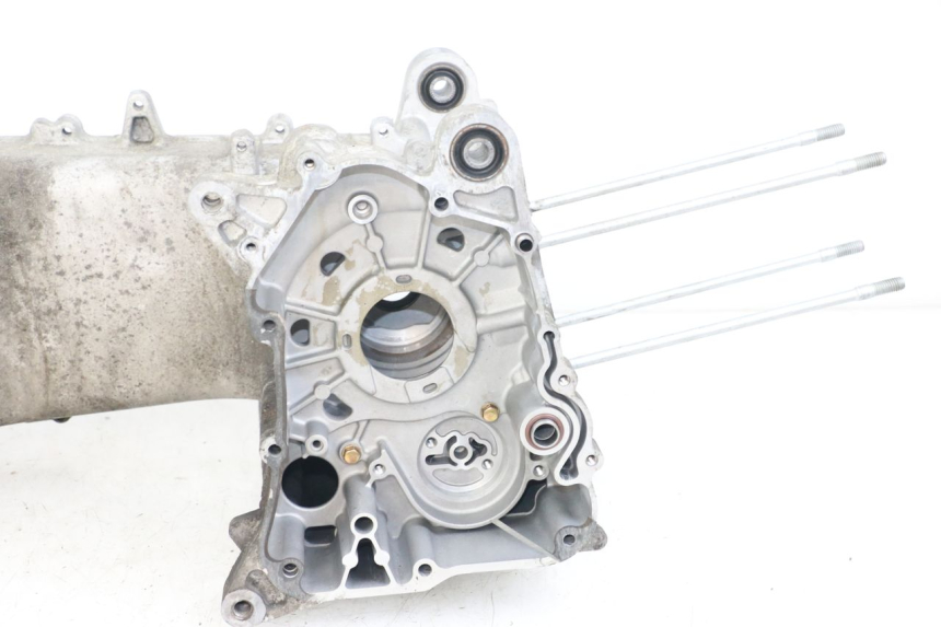 photo de ENGINE LOWER CASING KYMCO DINK STREET 125 (2009 - 2014) - Technical close-up