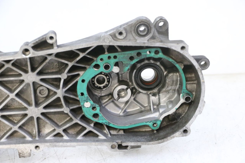 photo de ENGINE LOWER CASING PEUGEOT ELYSTAR 50 (2002 - 2014) - Additional view of the item