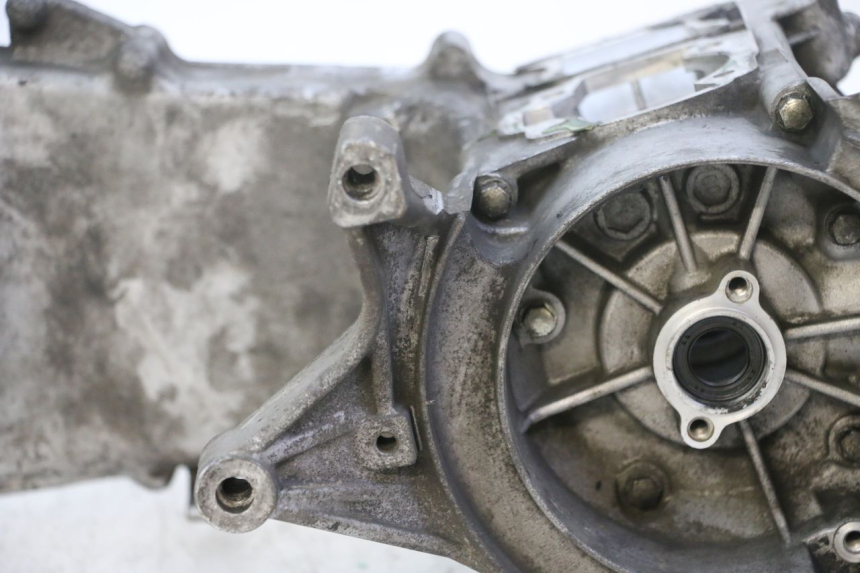 photo de ENGINE LOWER CASING PEUGEOT ELYSTAR 50 (2002 - 2014) - Component zoom