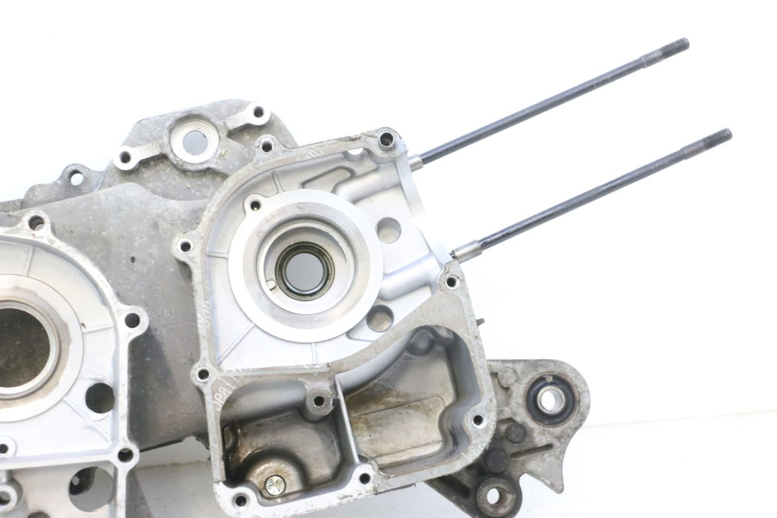 photo de ENGINE CRANKCASE JM MOTORS F45i 4T 50 (2020 - 2023) - Fixing points details