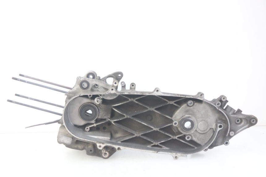 photo de ENGINE LOWER CASING HONDA FES PANTHEON 125 (2003 - 2007) - Main view