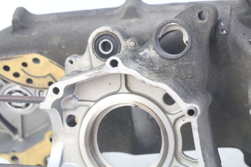 photo de ENGINE LOWER CASING HONDA FES PANTHEON 125 (2003 - 2007) - Markings and original references