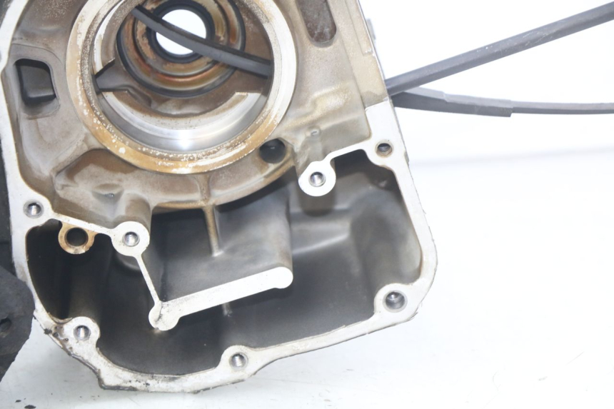 photo de BOTTOM ENGINE CASING HONDA FES S-WING SWING ABS 125 (2007 - 2015) - Additional view of the item