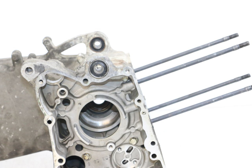 photo de BOTTOM ENGINE CASING HONDA FES S-WING SWING ABS 125 (2007 - 2015) - Additional view of the item