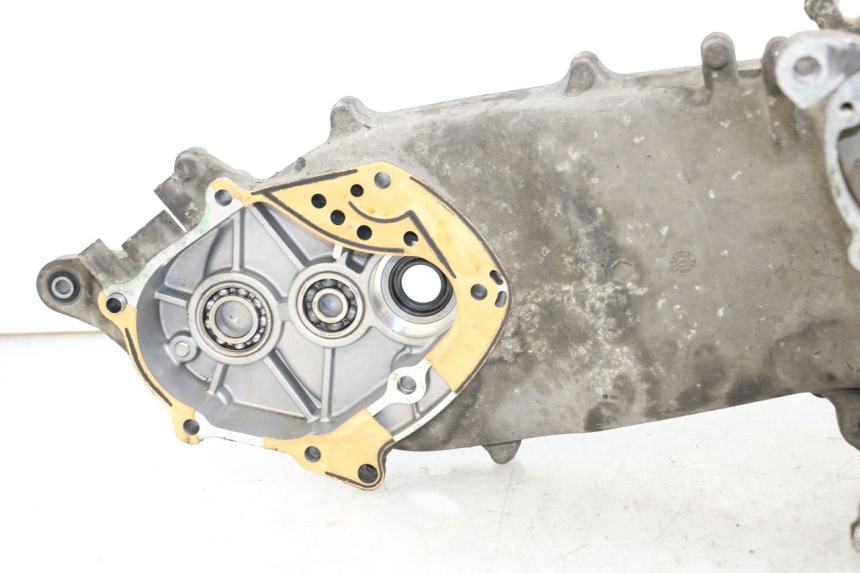 photo de BOTTOM ENGINE CASING HONDA FES S-WING SWING ABS 125 (2007 - 2015) - Component zoom