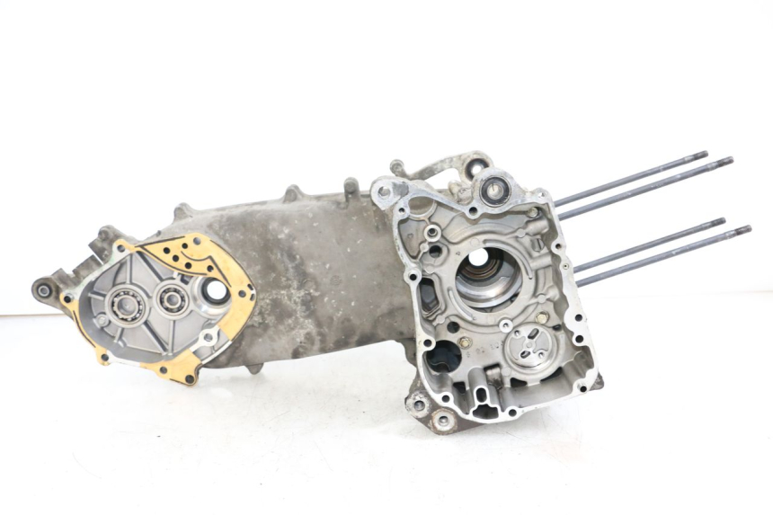 photo de BOTTOM ENGINE CASING HONDA FES S-WING SWING ABS 125 (2007 - 2015) - High-resolution close-up