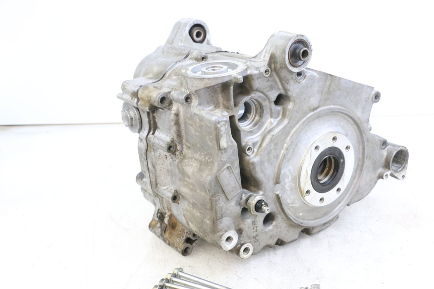 photo de ENGINE CRANKCASE HONDA FJS SILVER WING SILVERWING 400 (2005 - 2008) - Alternative perspective