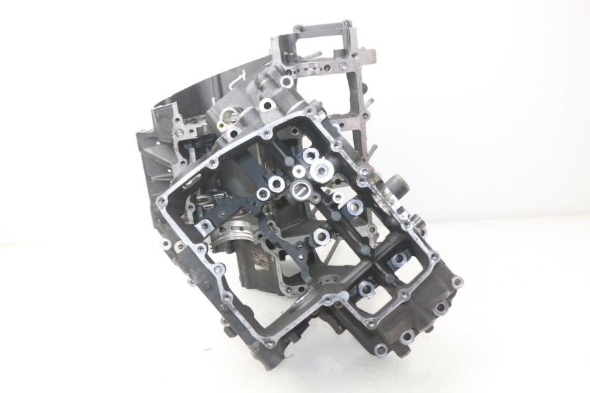 photo de ENGINE CRANKCASE YAMAHA FZ8 800 (2010 - 2016) - Alternative perspective