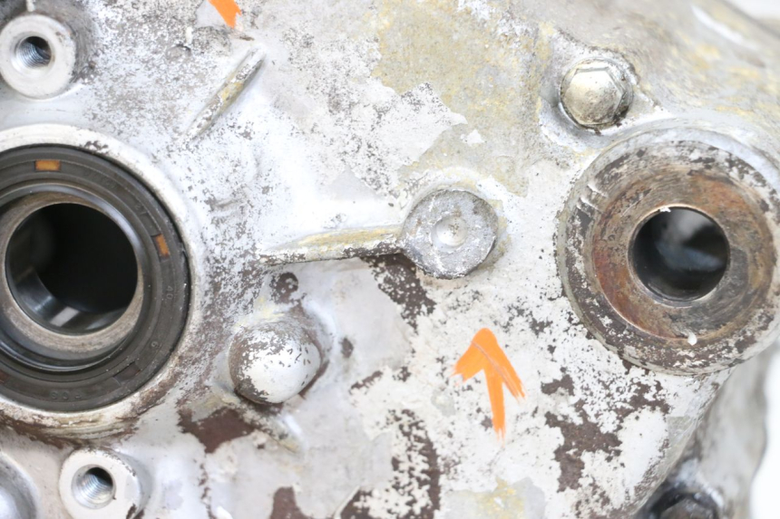 photo de ENGINE CRANKCASE HYOSUNG GF 125 (2001 - 2005) - Distinctive features