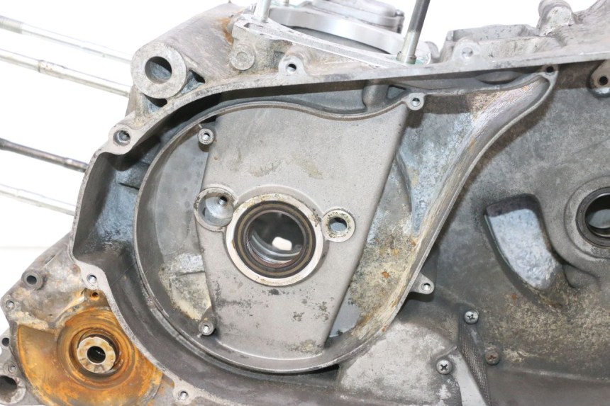 photo de ENGINE CRANKCASE GILERA GP 800 (2007 - 2013) - Fixing points details