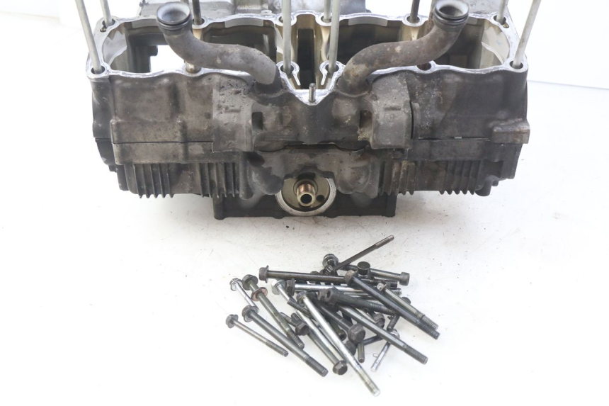 photo de ENGINE LOWER CASING SUZUKI GSF S BANDIT 600 (2000 - 2004) - Component detail