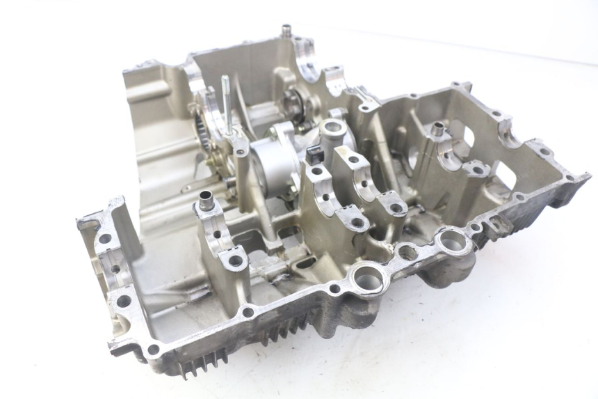 photo de ENGINE LOWER CASING SUZUKI GSF S BANDIT 600 (2000 - 2004) - Additional view of the item
