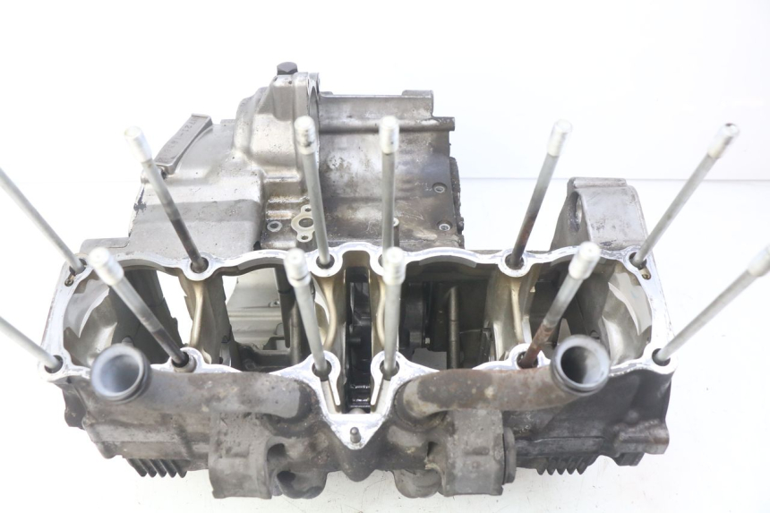 photo de ENGINE LOWER CASING SUZUKI GSF S BANDIT 600 (2000 - 2004) - Distinctive features