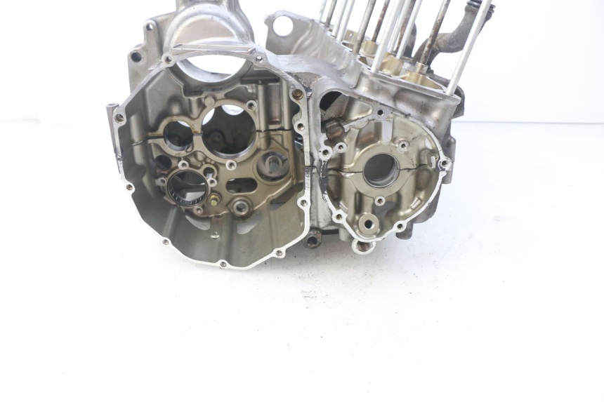 photo de ENGINE LOWER CASING SUZUKI GSF S BANDIT 600 (2000 - 2004) - High-resolution close-up