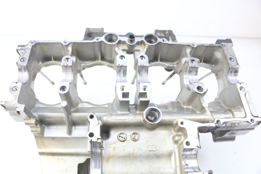 photo de ENGINE LOWER CASING SUZUKI GSF S BANDIT 600 (2000 - 2004) - Alternative perspective