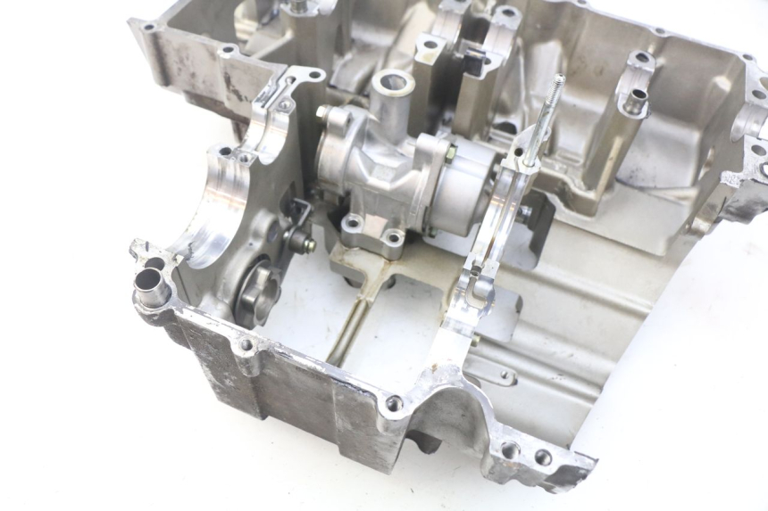 photo de ENGINE LOWER CASING SUZUKI GSF S BANDIT 600 (2000 - 2004) - Markings and original references