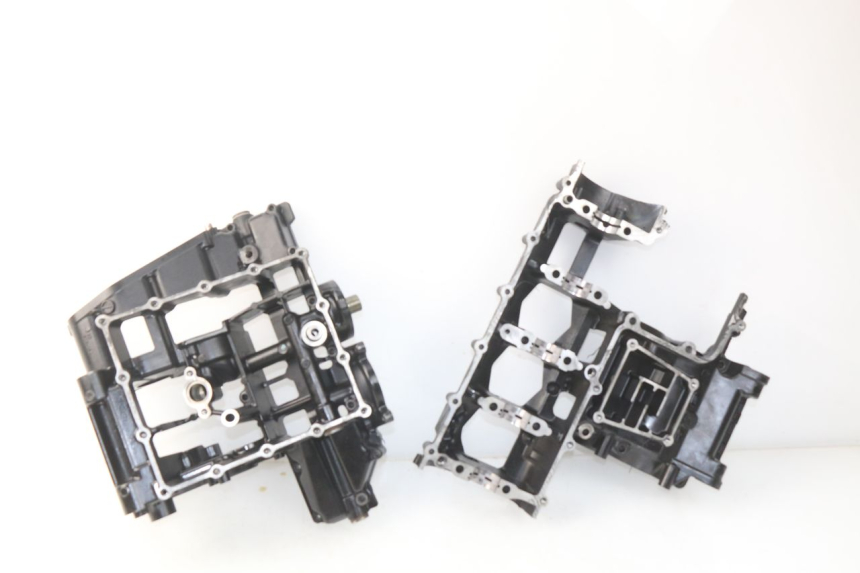 photo de ENGINE CRANKCASE SUZUKI GSR 600 (2005 - 2012) - Focus on structure