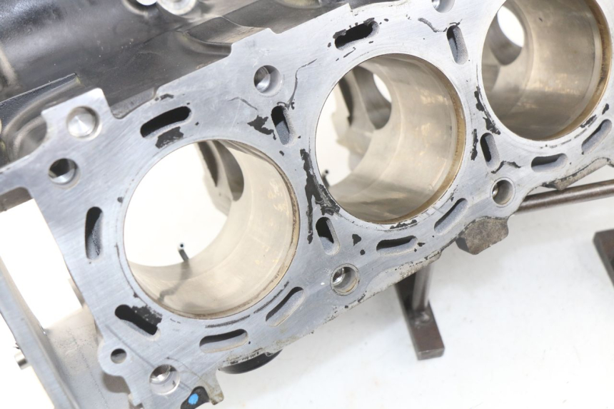 photo de ENGINE CRANKCASE SUZUKI GSR 600 (2005 - 2012) - Used quality zoom