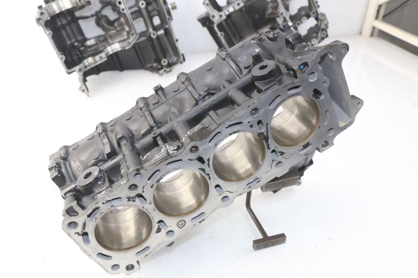 photo de ENGINE CRANKCASE SUZUKI GSR 600 (2005 - 2012) - Spare part profile view
