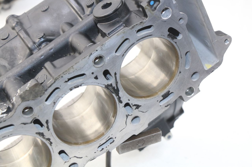 photo de ENGINE CRANKCASE SUZUKI GSR 600 (2005 - 2012) - Main view