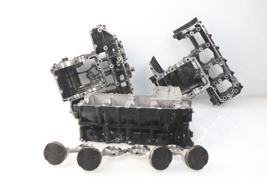 photo de ENGINE CRANKCASE SUZUKI GSR 600 (2005 - 2012) - Distinctive features