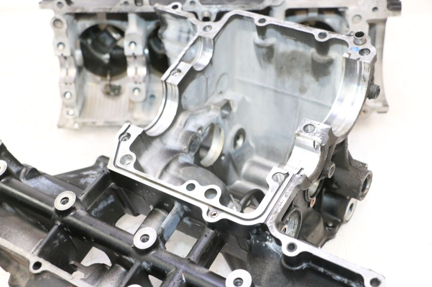 photo de ENGINE CRANKCASE SUZUKI GSR 600 (2005 - 2012) - High-resolution close-up