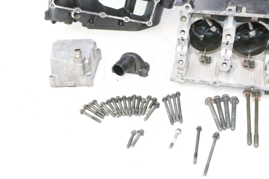 photo de ENGINE CRANKCASE SUZUKI GSR 600 (2005 - 2012) - Detailed visual inspection