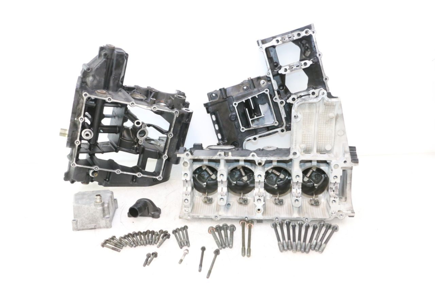 photo de ENGINE CRANKCASE SUZUKI GSR 600 (2005 - 2012) - Focus on structure