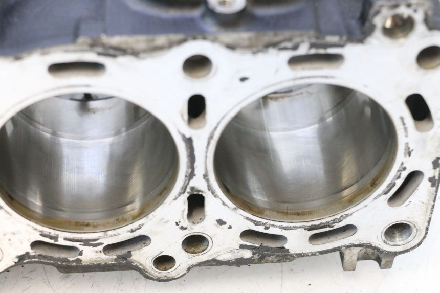 photo de ENGINE CRANKCASE SUZUKI GSR 600 (2005 - 2012) - Spare part profile view