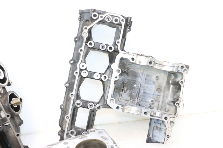 photo de ENGINE CRANKCASE SUZUKI GSR 600 (2005 - 2012) - Technical close-up