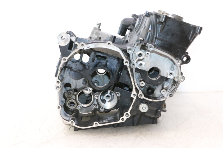 photo de ENGINE CRANKCASE SUZUKI GSR 600 (2005 - 2012) - Fixing points details