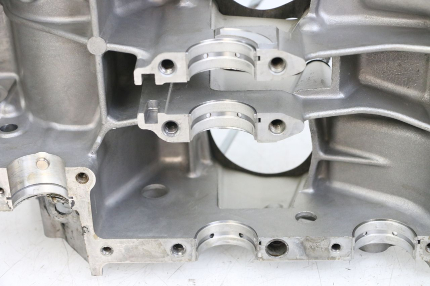 photo de ENGINE CRANKCASE SUZUKI GSX E 250 (1982 - 1983) - Focus on structure