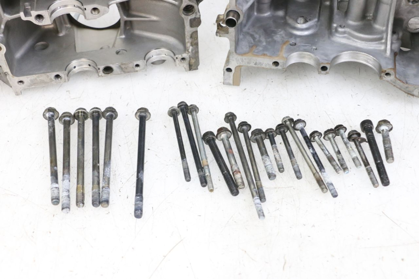 photo de ENGINE CRANKCASE SUZUKI GSX E 250 (1982 - 1983) - Alternative angle