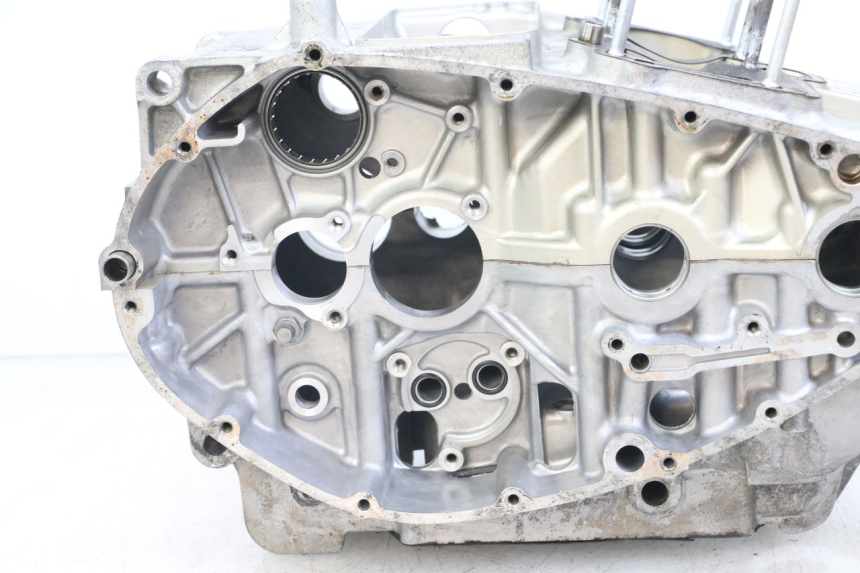 photo de ENGINE CRANKCASE SUZUKI GSX E 250 (1982 - 1983) - Fixing points details