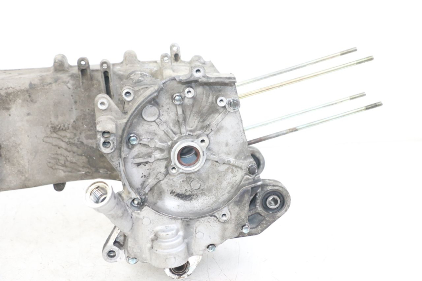 photo de ENGINE LOWER CASING SYM JET 14 4T 50 (2018 - 2022) - Surface and material condition