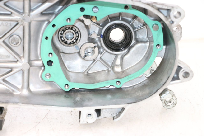 photo de ENGINE CRANKCASE PEUGEOT KISBEE 2T 50 (2018 - 2022) - Detailed visual inspection