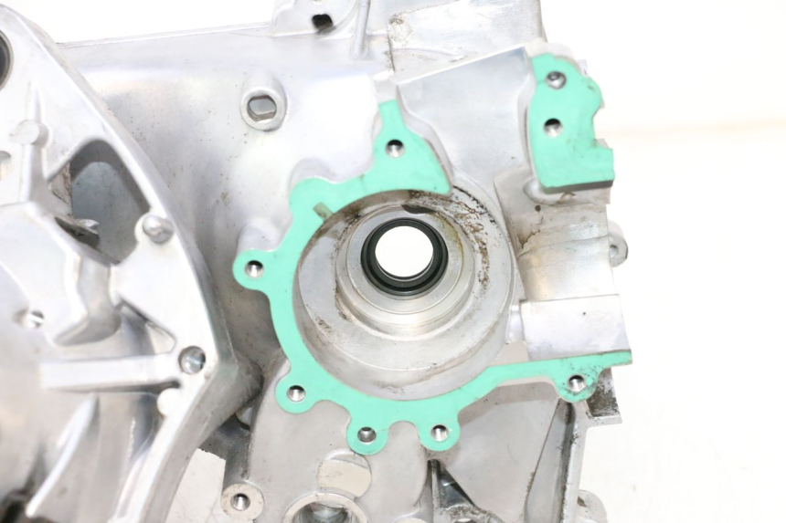 photo de ENGINE CRANKCASE PEUGEOT KISBEE 2T 50 (2018 - 2022) - Spare part profile view