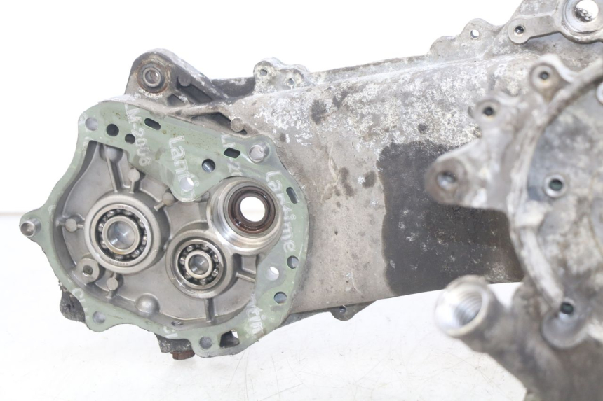 photo de ENGINE LOWER CASING PEUGEOT KISBEE 4T 50 (2018 - 2022) - Component zoom