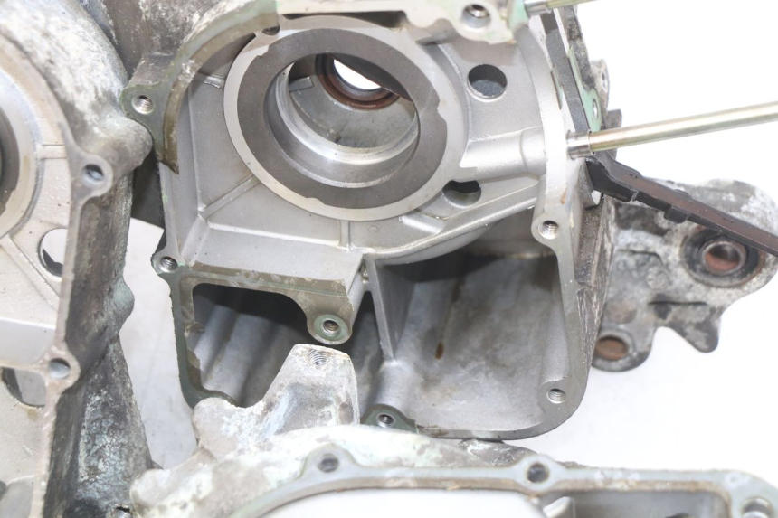 photo de ENGINE LOWER CASING PEUGEOT KISBEE 4T 50 (2018 - 2022) - Focus on structure