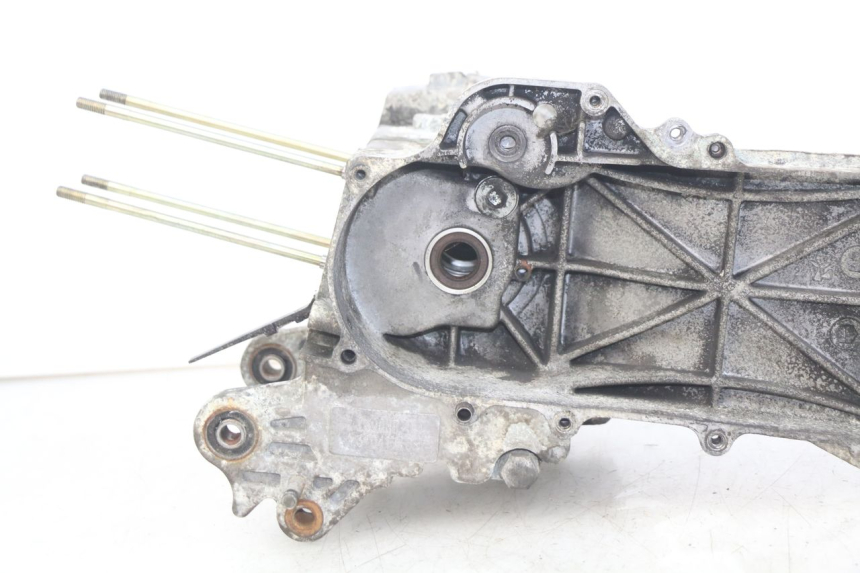 photo de ENGINE LOWER CASING PEUGEOT KISBEE 4T 50 (2018 - 2022) - Surface and material condition