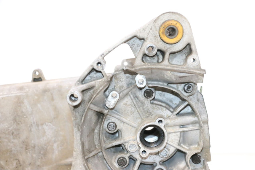 photo de ENGINE LOWER CASING PEUGEOT LUDIX 50 (2005 - 2007) - Detailed visual inspection