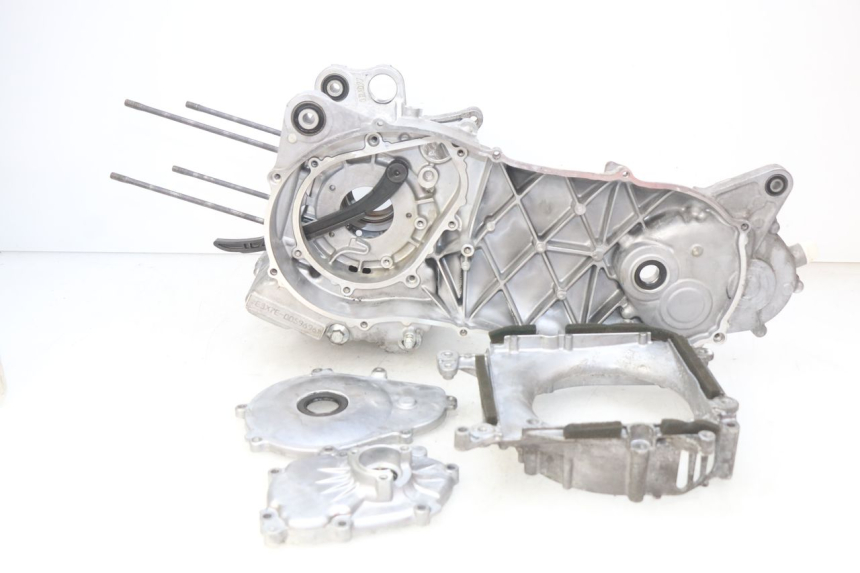 photo de ENGINE LOWER CASING YAMAHA N-MAX NMAX 125 (2017 - 2020) - Main view