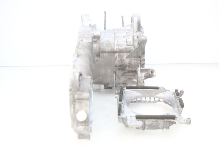 photo de ENGINE LOWER CASING YAMAHA N-MAX NMAX 125 (2017 - 2020) - Additional view of the item