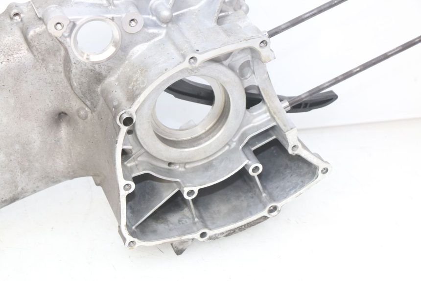 photo de ENGINE LOWER CASING YAMAHA N-MAX NMAX 125 (2017 - 2020) - Focus on structure