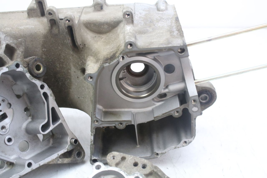 photo de ENGINE BOTTOM CASE SYM ORBIT 2 4T 50 (2018 - 2022) - Additional view of the item