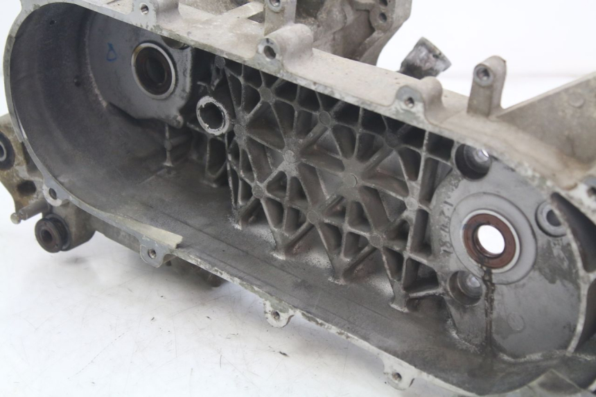 photo de ENGINE BOTTOM CASE SYM ORBIT 2 4T 50 (2018 - 2022) - Fixing points details